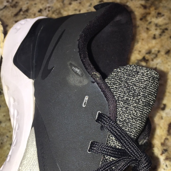 Nike Odyssey React 2 Flyknit Black White - Picture 5 of 11